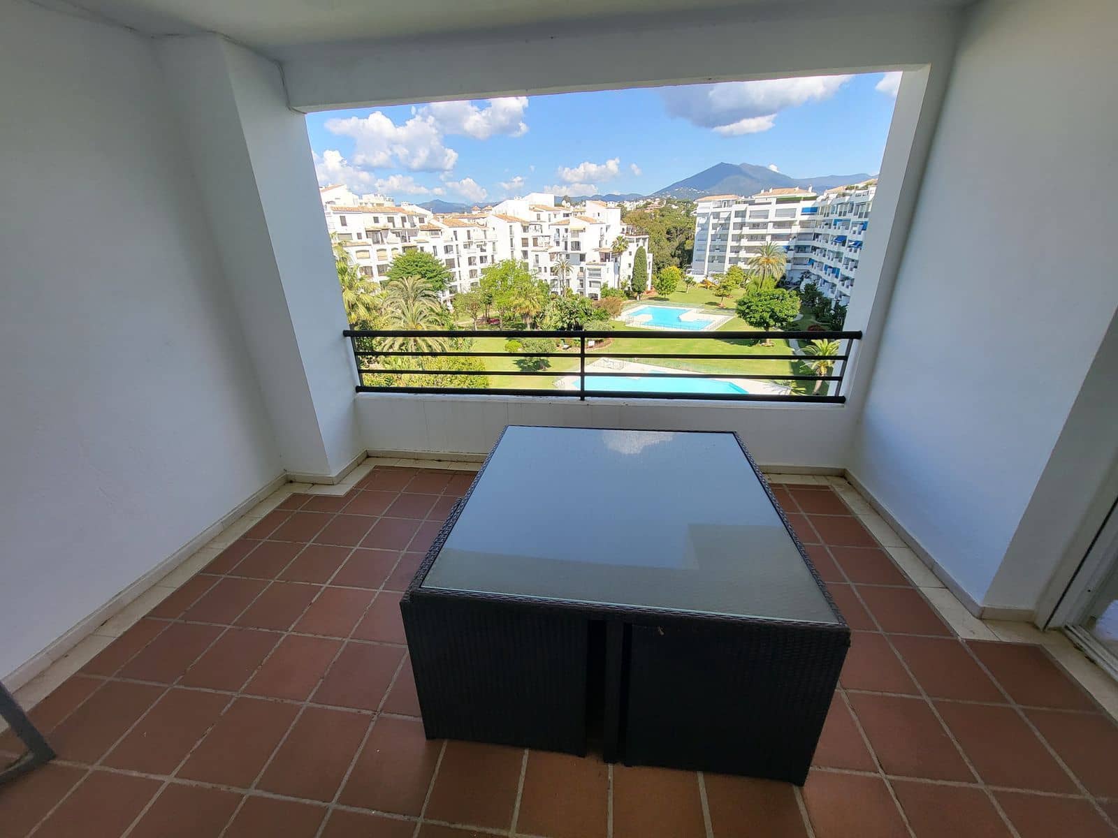 4 slaapkamer Penthouse te koop in Puerto Banus - € 1.050.000 (Ref: 9878435)
