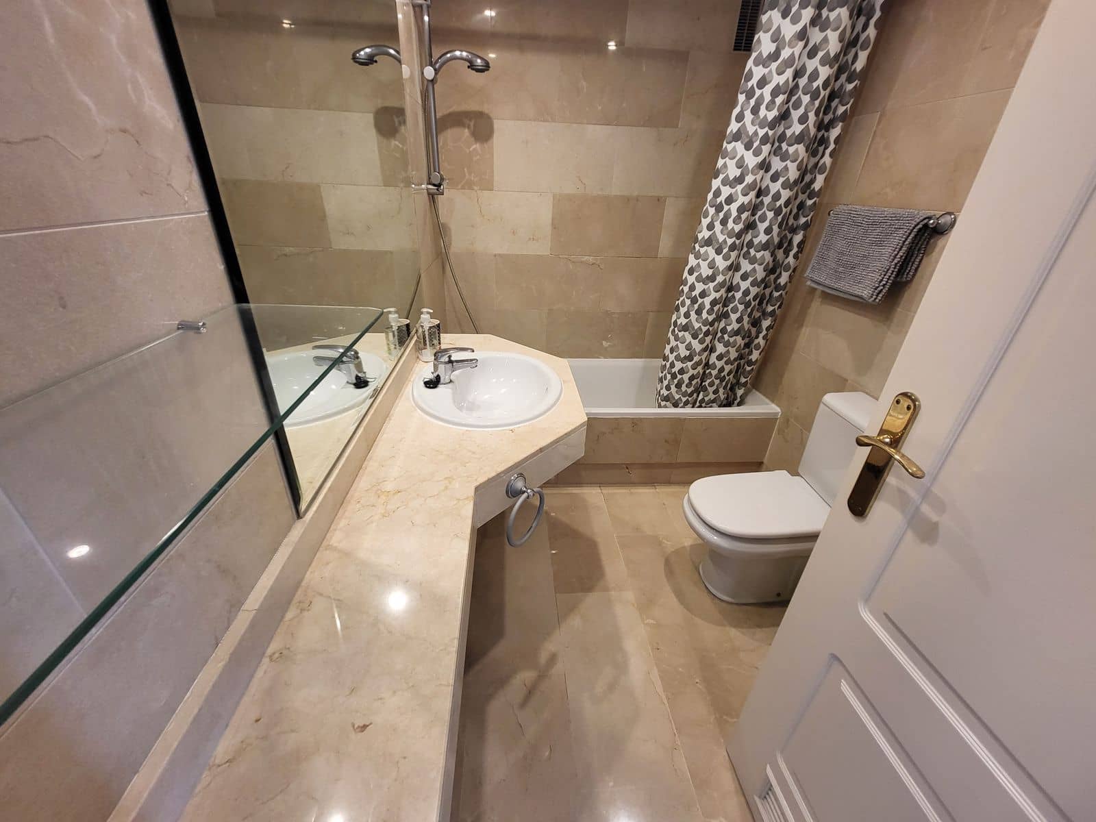 4 slaapkamer Penthouse te koop in Puerto Banus - € 1.050.000 (Ref: 9878435)