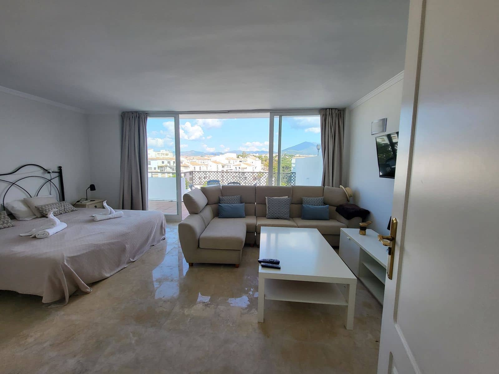4 slaapkamer Penthouse te koop in Puerto Banus - € 1.050.000 (Ref: 9878435)