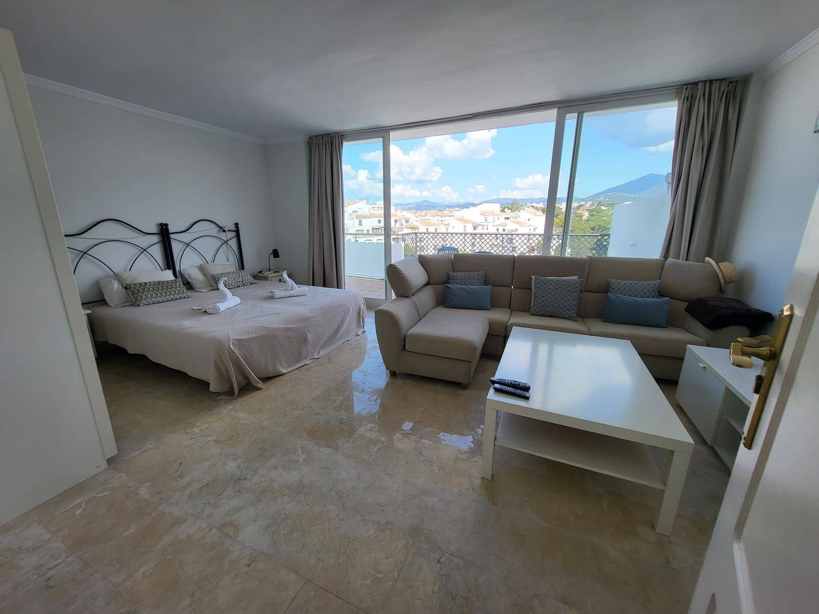 4 slaapkamer Penthouse te koop in Puerto Banus - € 1.050.000 (Ref: 9878435)