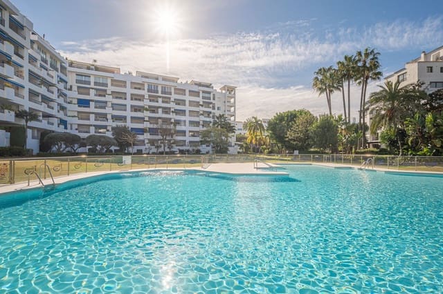 4 slaapkamer Penthouse te koop in Puerto Banus, Marbella - € 1.050.000 (Ref: 9878435)