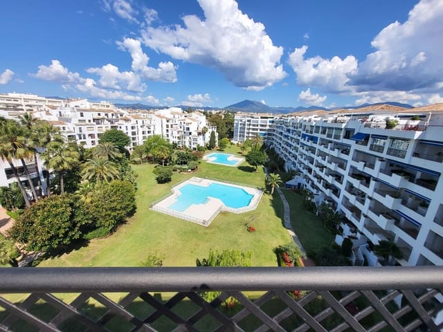 4 slaapkamer Penthouse te koop in Puerto Banus, Marbella - € 1.050.000 (Ref: 9878435)