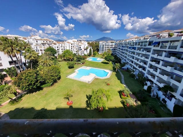 4 slaapkamer Penthouse te koop in Puerto Banus, Marbella - € 1.050.000 (Ref: 9878435)