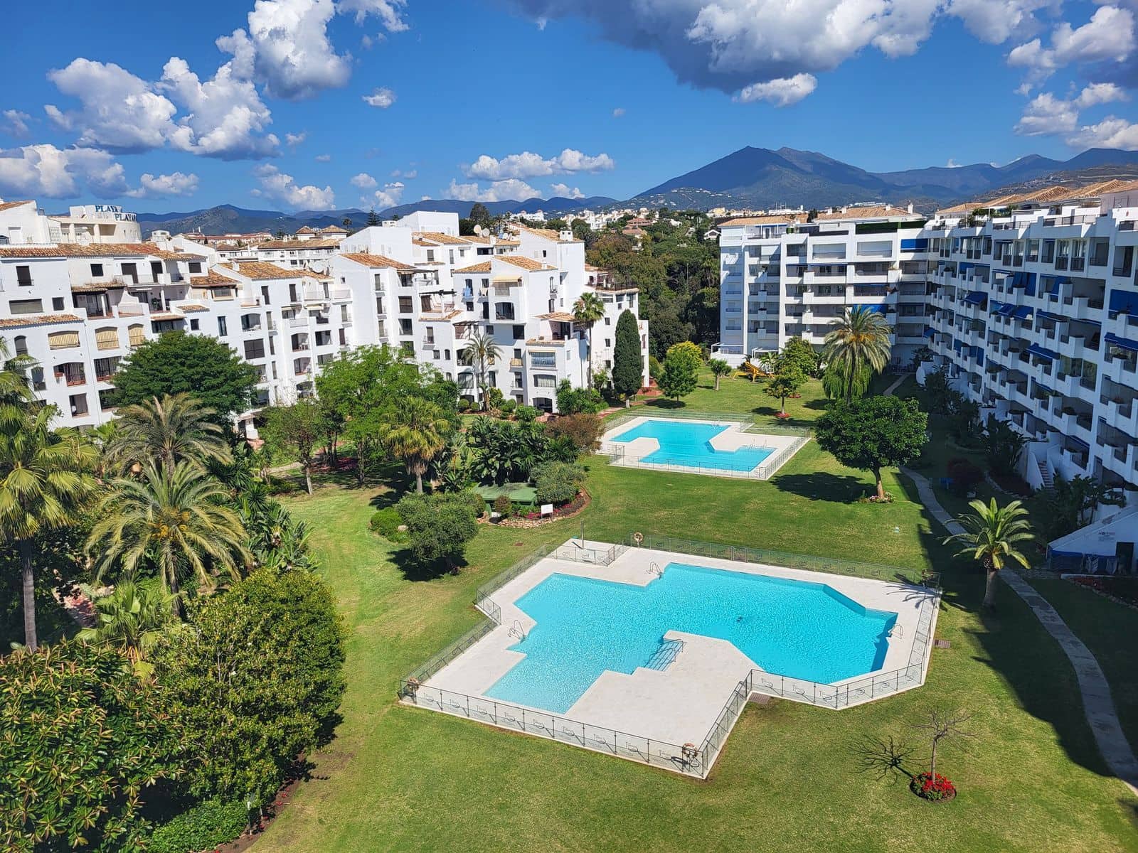 4 slaapkamer Penthouse te koop in Puerto Banus - € 1.050.000 (Ref: 9878435)