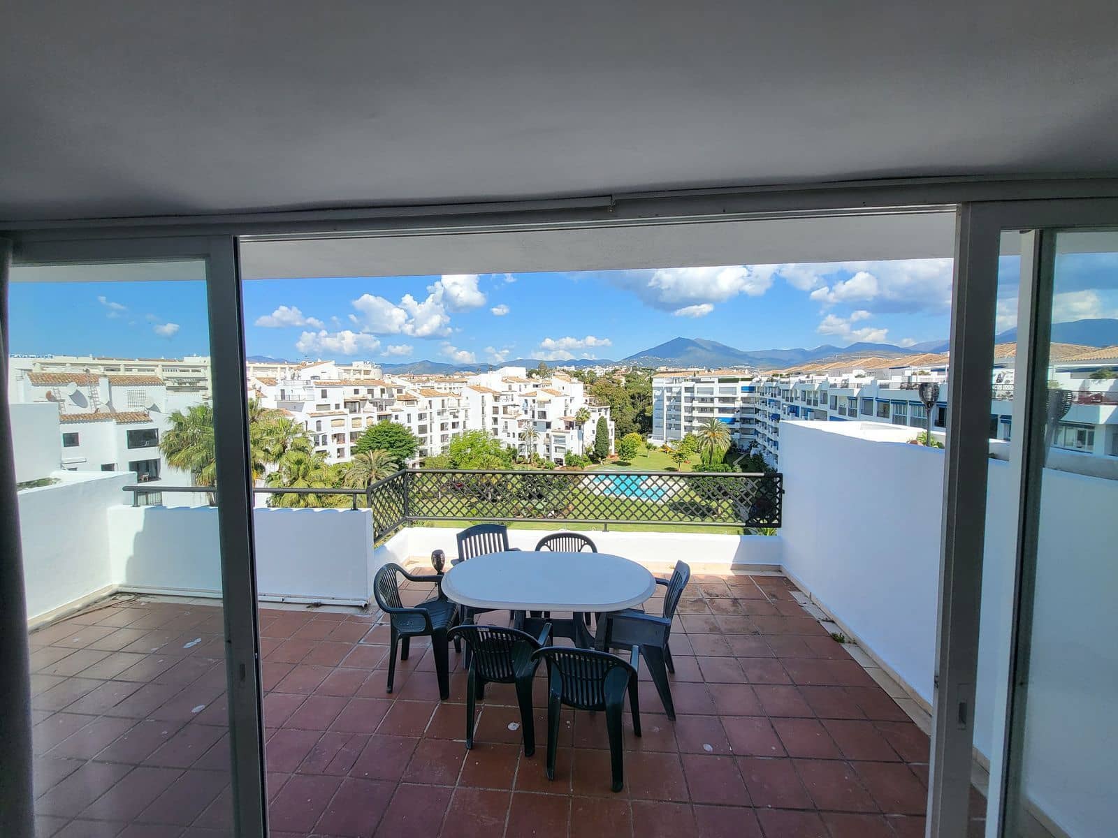 4 slaapkamer Penthouse te koop in Puerto Banus - € 1.050.000 (Ref: 9878435)