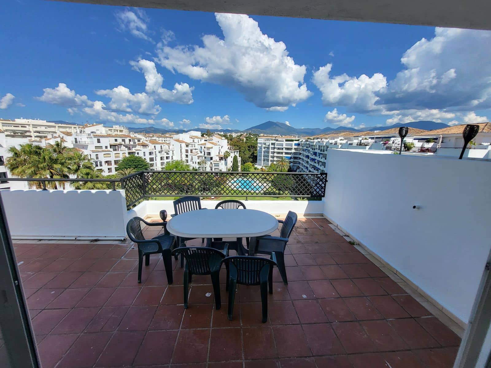 4 slaapkamer Penthouse te koop in Puerto Banus - € 1.050.000 (Ref: 9878435)
