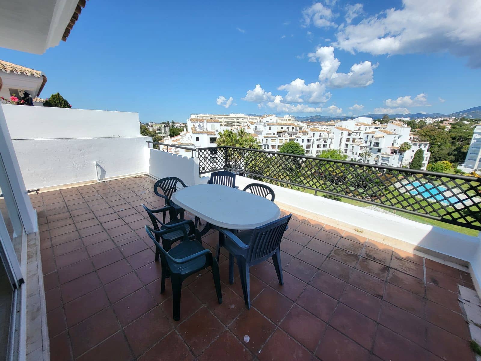 4 slaapkamer Penthouse te koop in Puerto Banus - € 1.050.000 (Ref: 9878435)