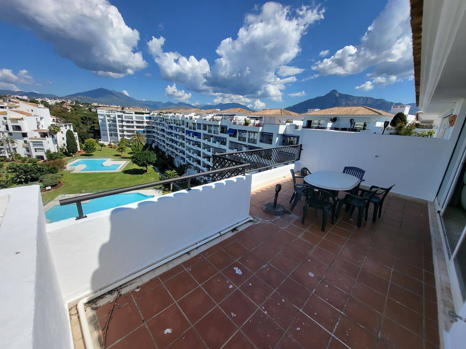 4 slaapkamer Penthouse te koop in Puerto Banus - € 1.050.000 (Ref: 9878435)