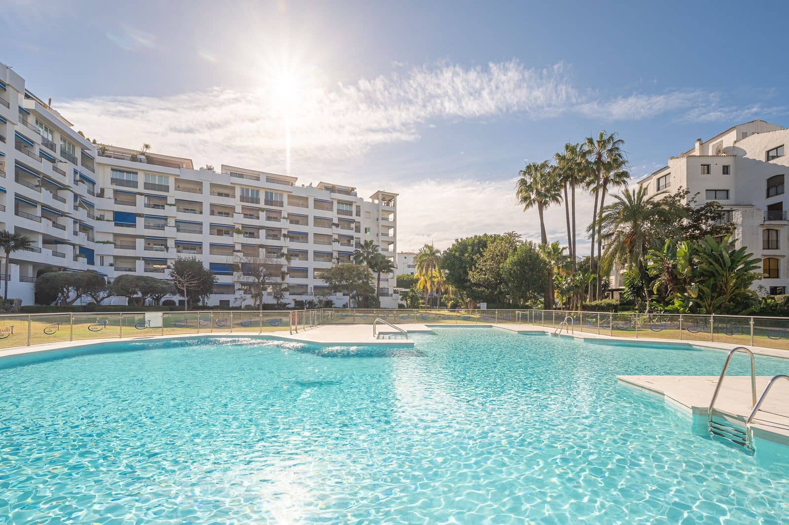 4 slaapkamer Penthouse te koop in Puerto Banus - € 1.050.000 (Ref: 9878435)