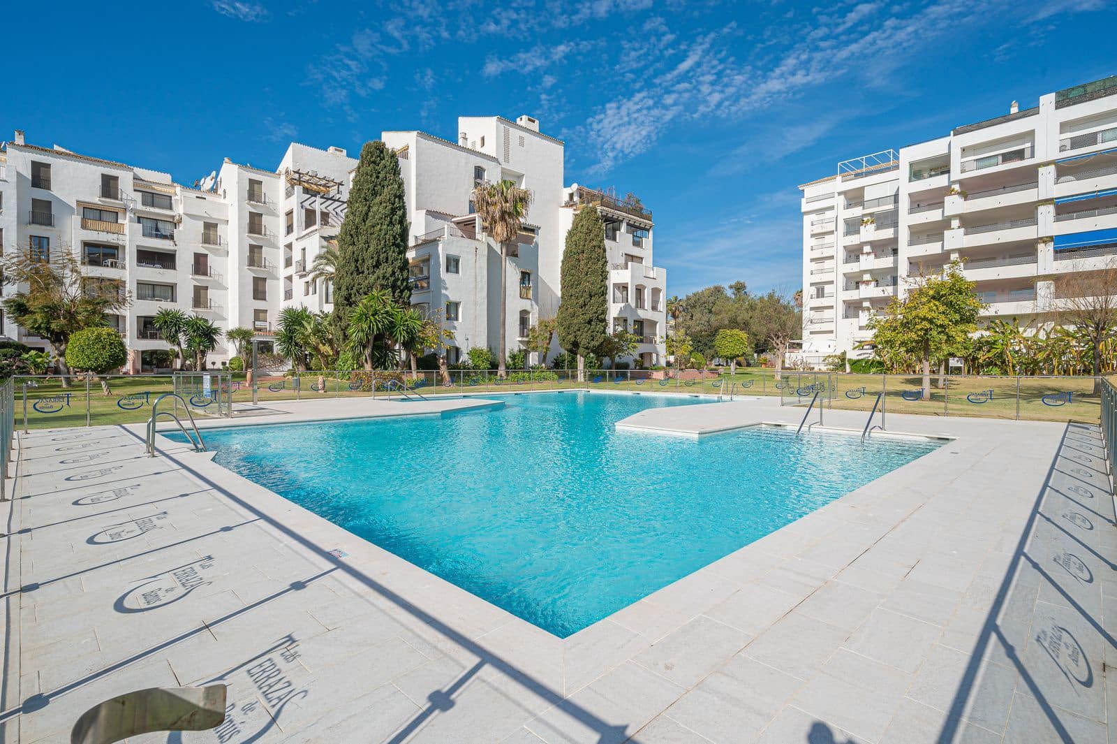 4 slaapkamer Penthouse te koop in Puerto Banus - € 1.050.000 (Ref: 9878435)