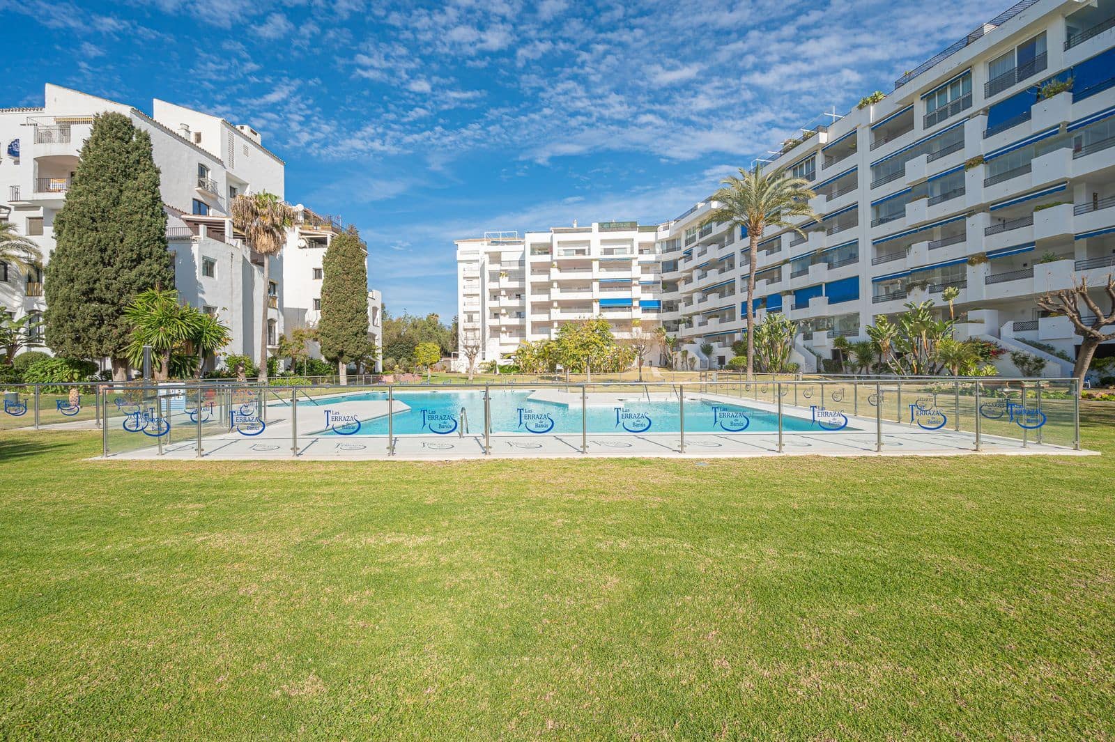 4 slaapkamer Penthouse te koop in Puerto Banus - € 1.050.000 (Ref: 9878435)