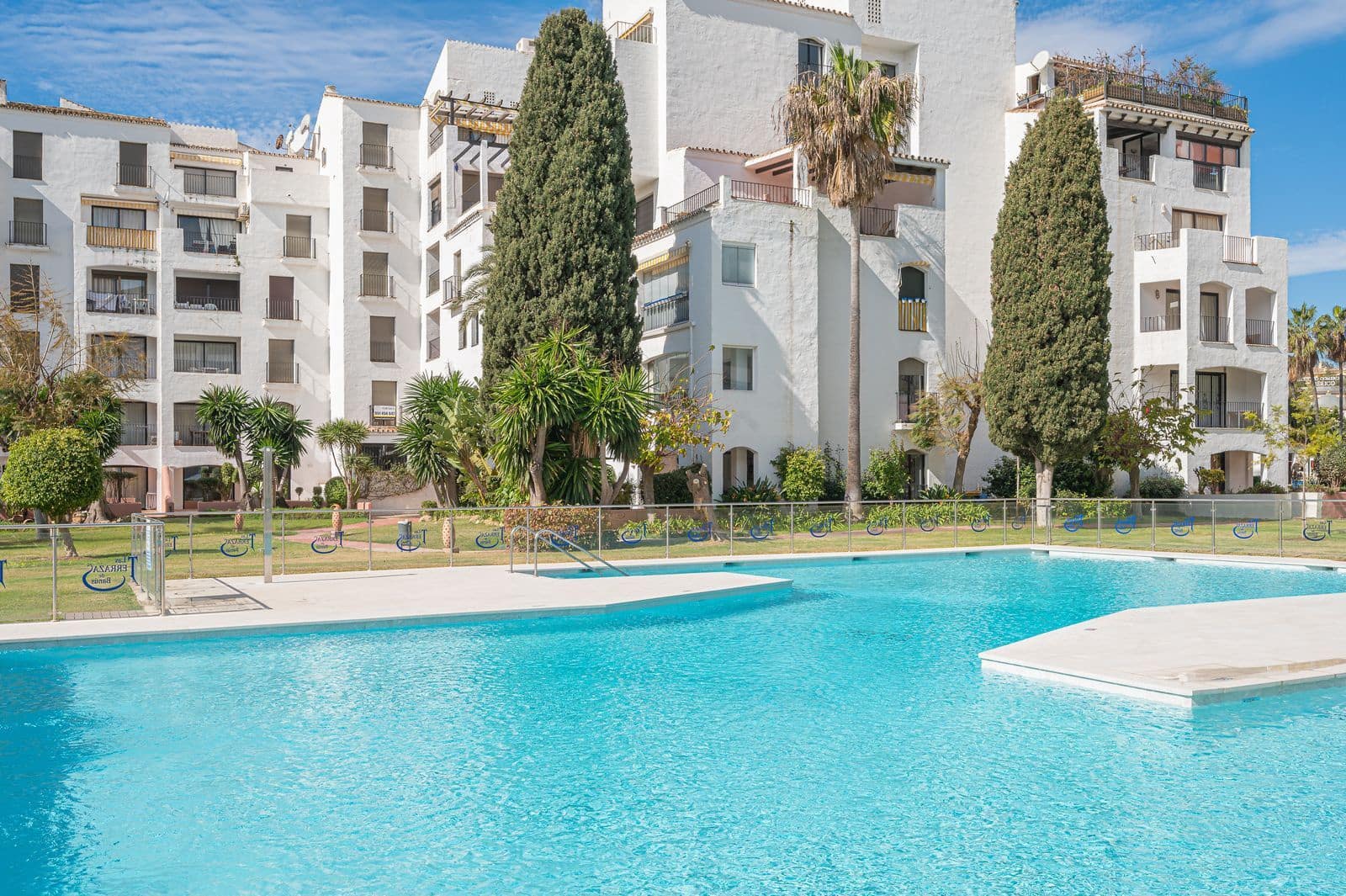 4 slaapkamer Penthouse te koop in Puerto Banus - € 1.050.000 (Ref: 9878435)