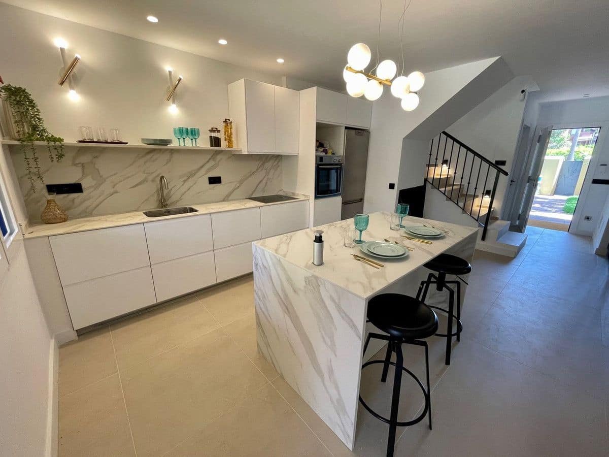 3 sypialnia Dom na sprzedaż w Nueva Andalucia - 785 000 € (Ref: 9884382)