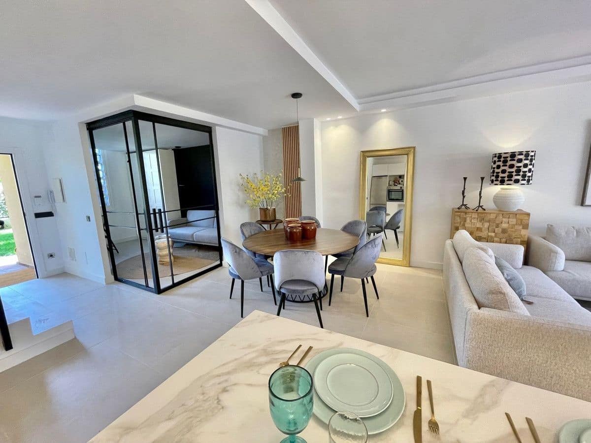 3 sypialnia Dom na sprzedaż w Nueva Andalucia - 785 000 € (Ref: 9884382)