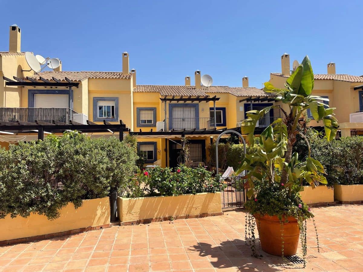3 sypialnia Dom na sprzedaż w Nueva Andalucia - 785 000 € (Ref: 9884382)
