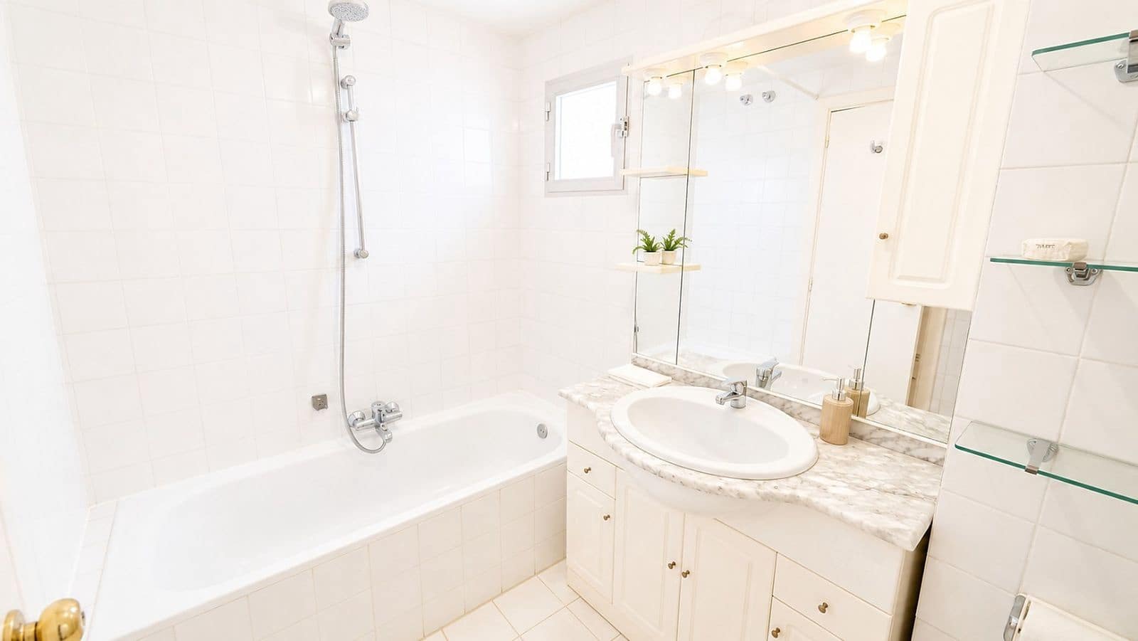 2 slaapkamer Appartement te koop in Atalaya-Isdabe - € 330.000 (Ref: 9884417)