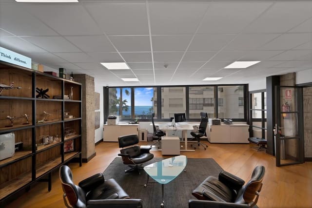 Kontor til salgs i Marbella - € 1 900 000 (Ref: 9884419)