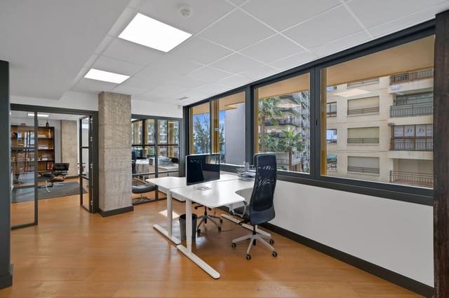 Kontor til salgs i Marbella - € 1 900 000 (Ref: 9884419)