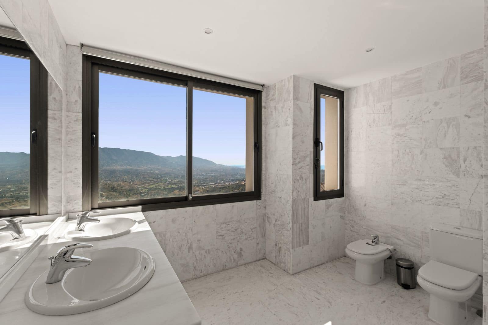 2 sypialnia Penthouse na sprzedaż w La Mairena - 635 000 € (Ref: 9884420)