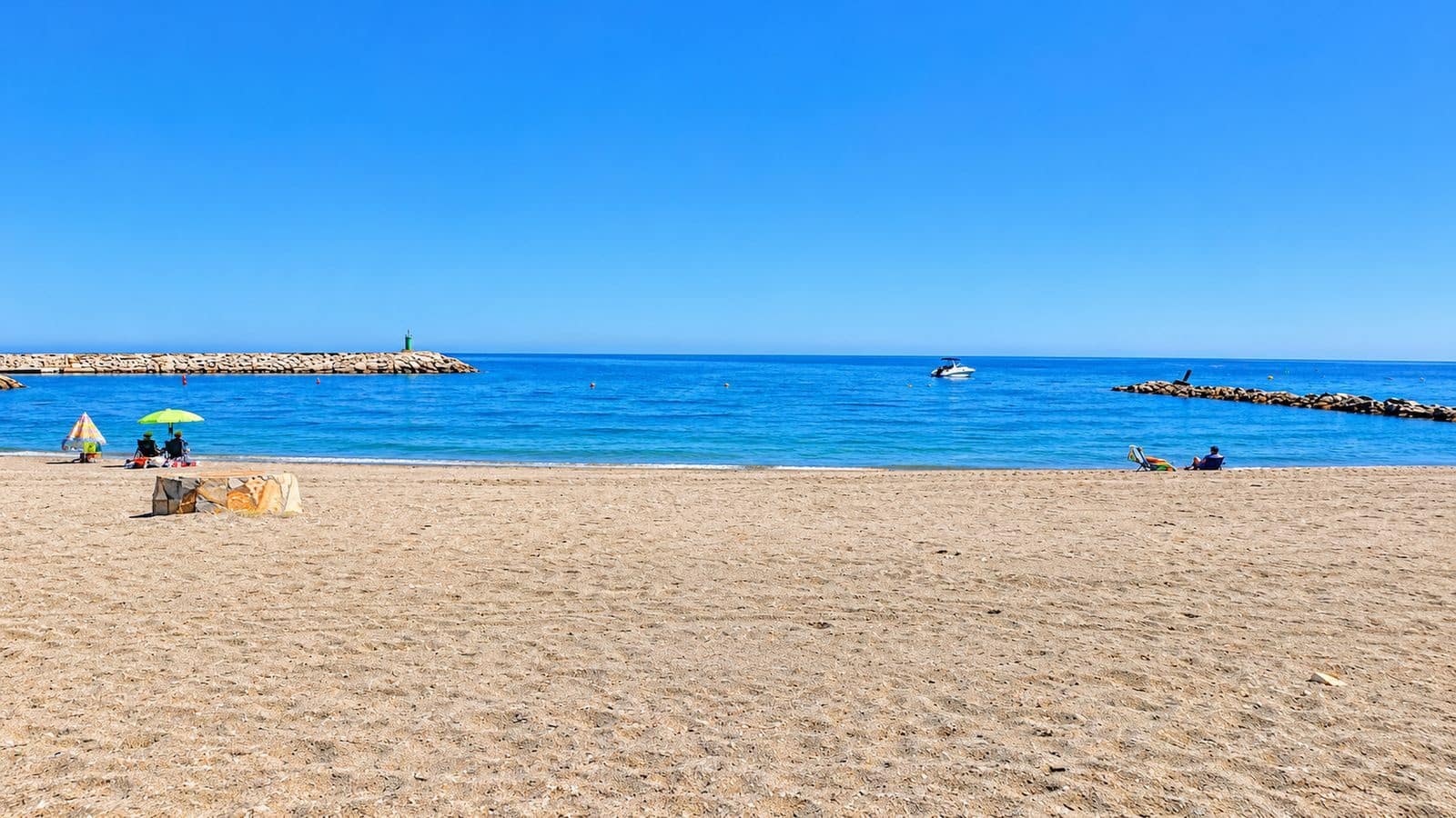 Apartamento de 2 habitaciones en La Duquesa / Puerto de la Duquesa en venta - 335.000 € (Ref: 9884428)