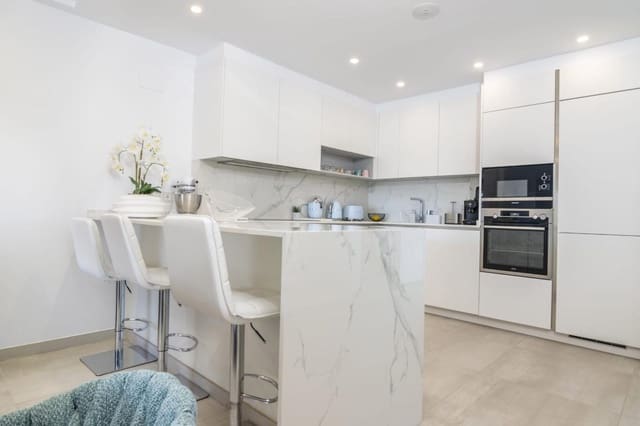 3 soverom Penthouse til salgs i Puerto Banus, Marbella - € 1 250 000 (Ref: 9884429)