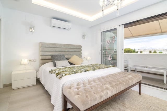 3 soverom Penthouse til salgs i Puerto Banus, Marbella - € 1 250 000 (Ref: 9884429)