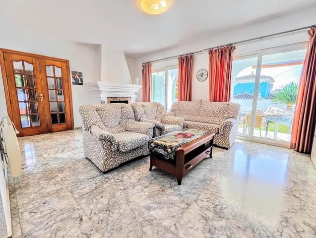 4 slaapkamer Villa te koop in Benalmadena Costa, Benalmádena - € 890.000 (Ref: 9894490)