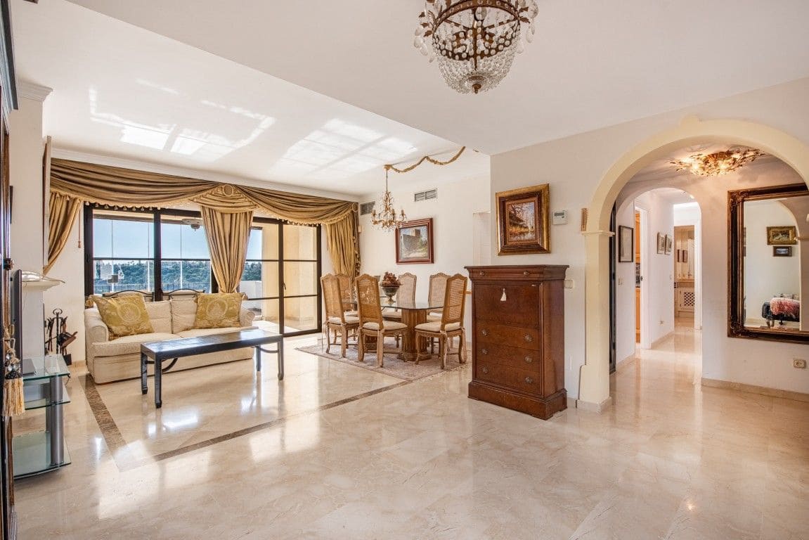 3 sovrum Lägenhet till salu i Benahavis - 549 000 € (Ref: 9894494)