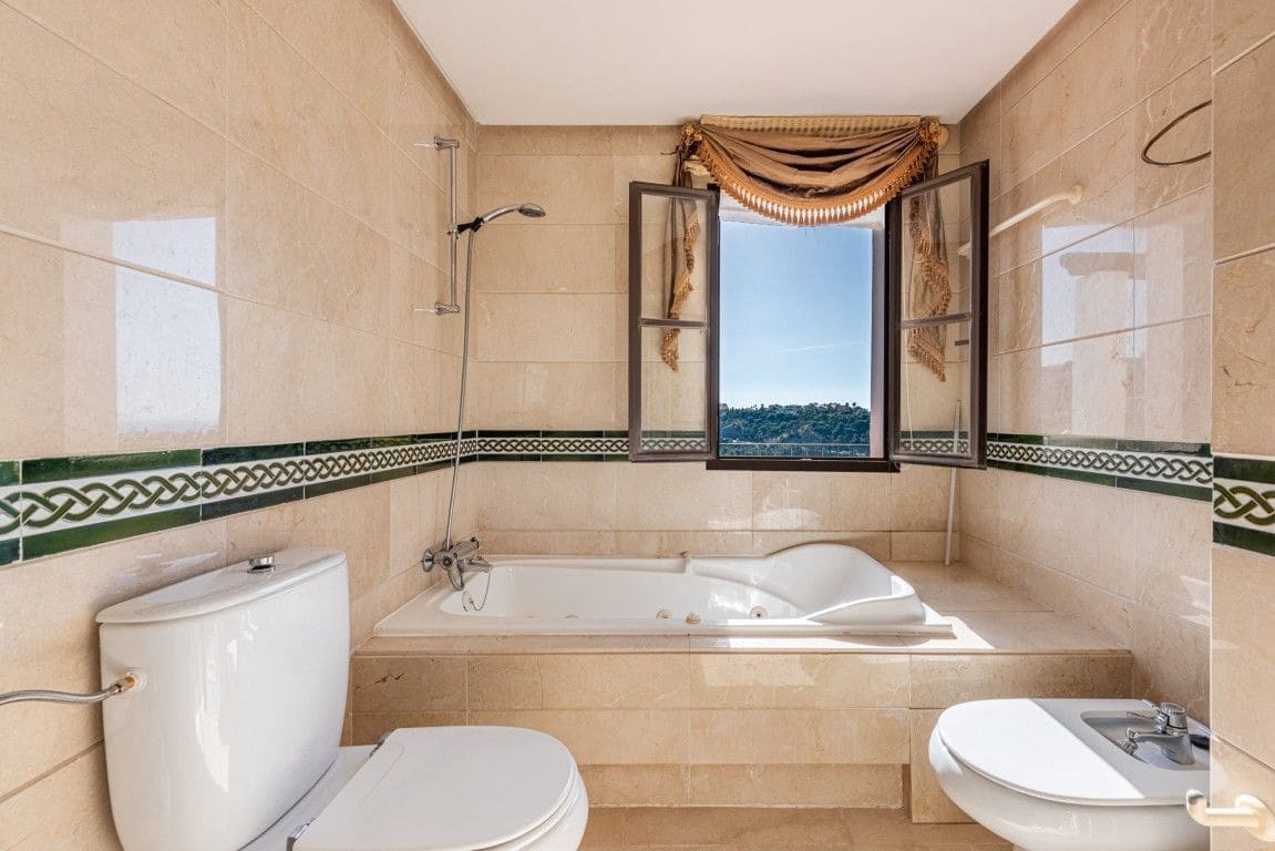 3 sovrum Lägenhet till salu i Benahavis - 549 000 € (Ref: 9894494)