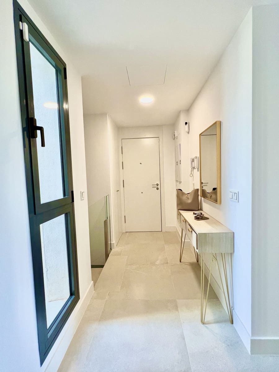 3 soveværelse Lejlighed til salg i Cabopino - € 910.000 (Ref: 9894499)