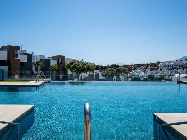 Apartamento de 3 habitaciones en Cabopino, Marbella en venta - 925.000 € (Ref: 9894503)