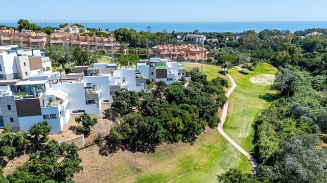 Apartamento de 3 habitaciones en Cabopino, Marbella en venta - 925.000 € (Ref: 9894503)
