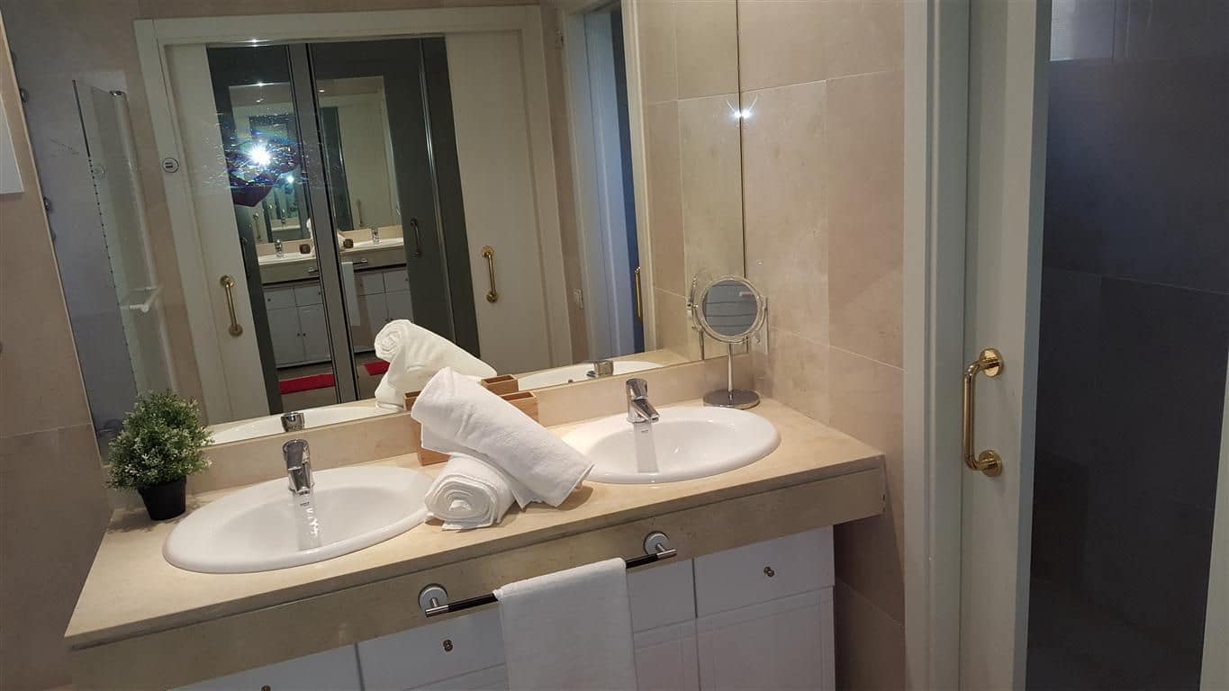 2 sovrum Lägenhet till salu i La Duquesa / Puerto de la Duquesa - 615 000 € (Ref: 9894508)