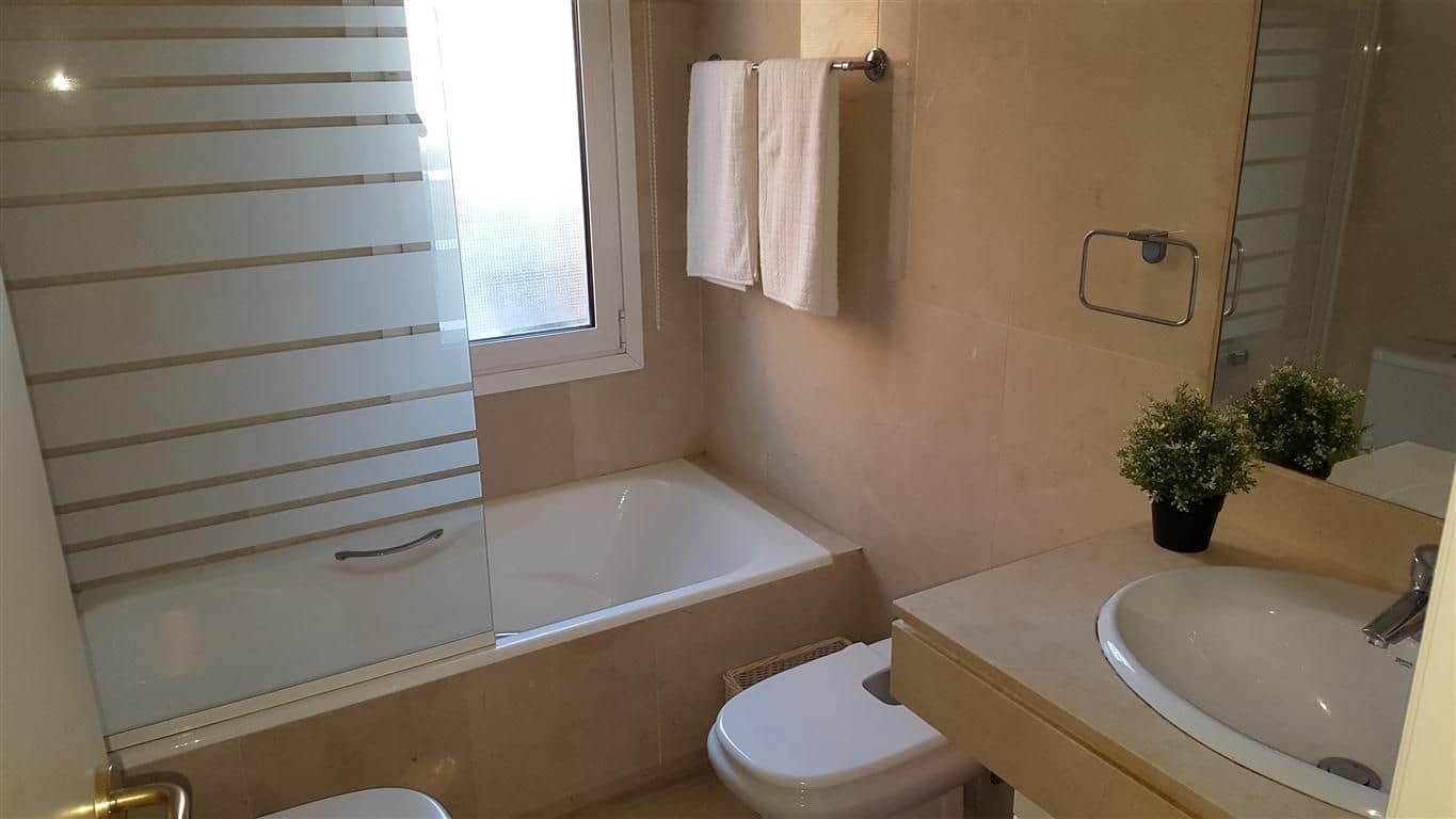 2 sovrum Lägenhet till salu i La Duquesa / Puerto de la Duquesa - 615 000 € (Ref: 9894508)