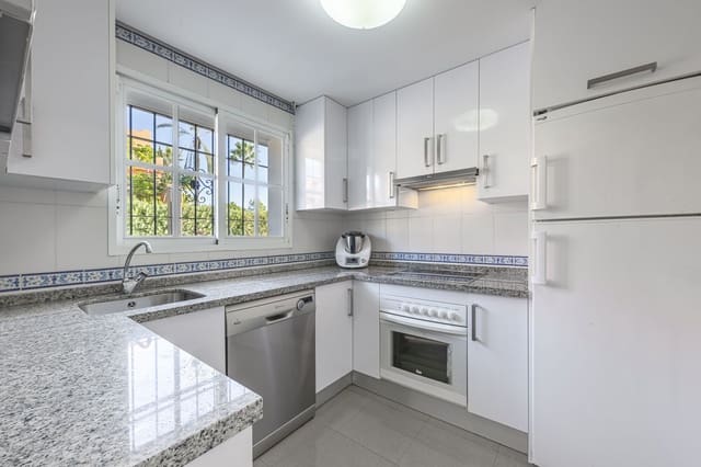 Casa de 3 habitaciones en Selwo, Estepona en venta - 495.000 € (Ref: 9894509)