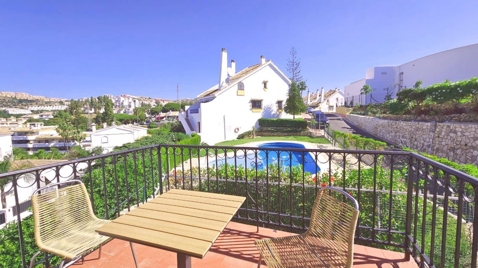 4 bedroom Semi-detached Villa for sale in Calahonda - € 670,000 (Ref: 9894510)