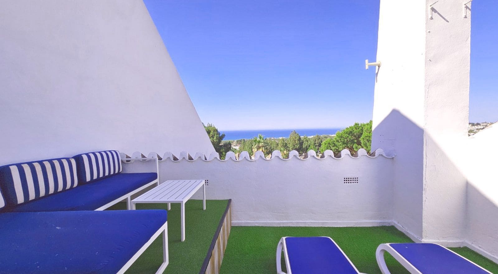 4 bedroom Semi-detached Villa for sale in Calahonda - € 670,000 (Ref: 9894510)
