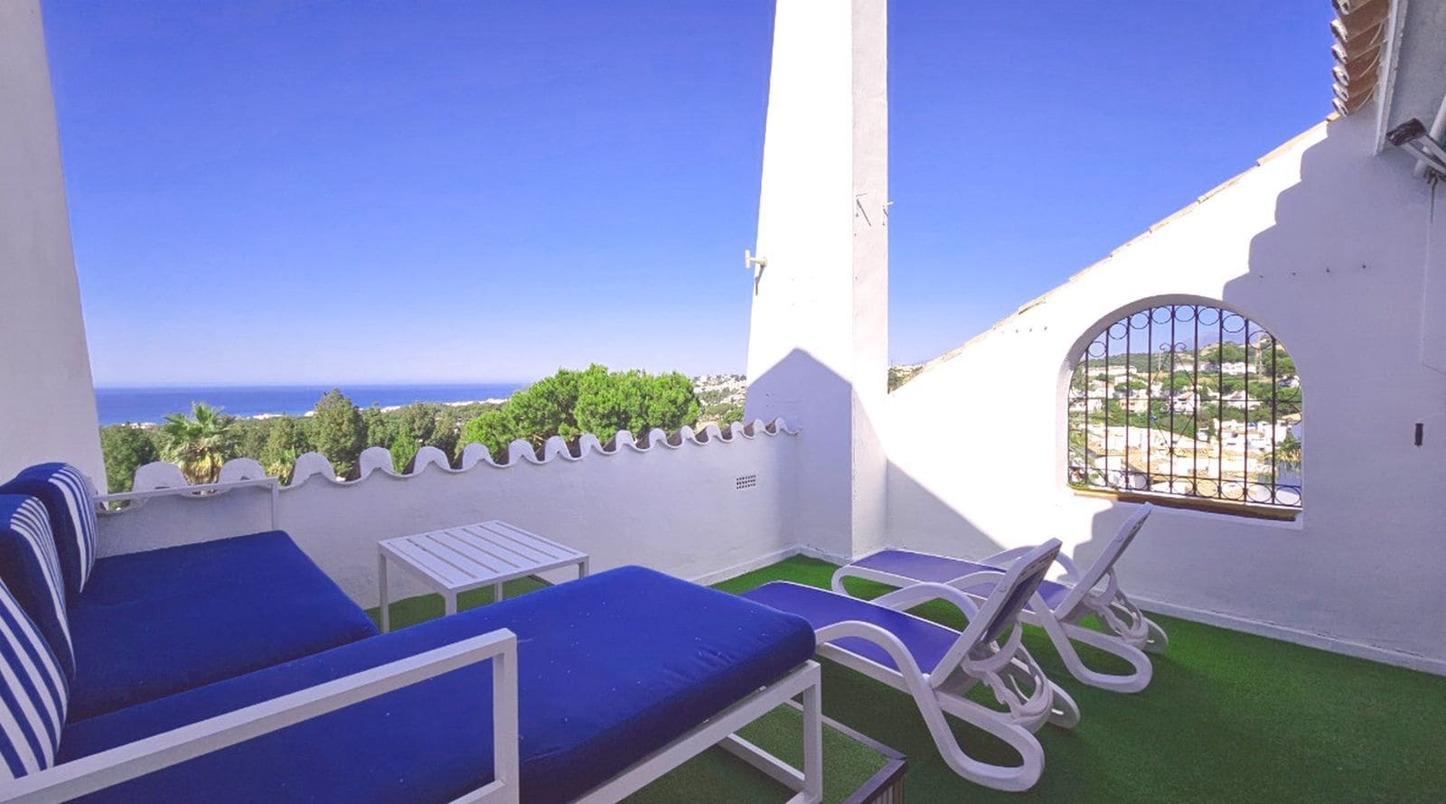 4 bedroom Semi-detached Villa for sale in Calahonda - € 670,000 (Ref: 9894510)