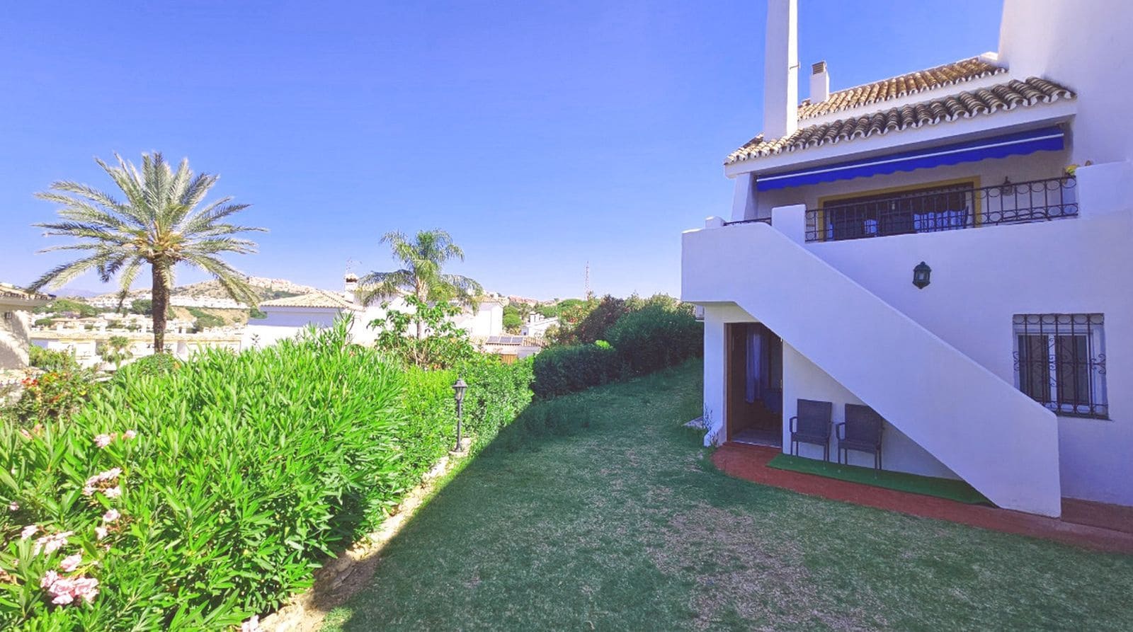 4 bedroom Semi-detached Villa for sale in Calahonda - € 670,000 (Ref: 9894510)
