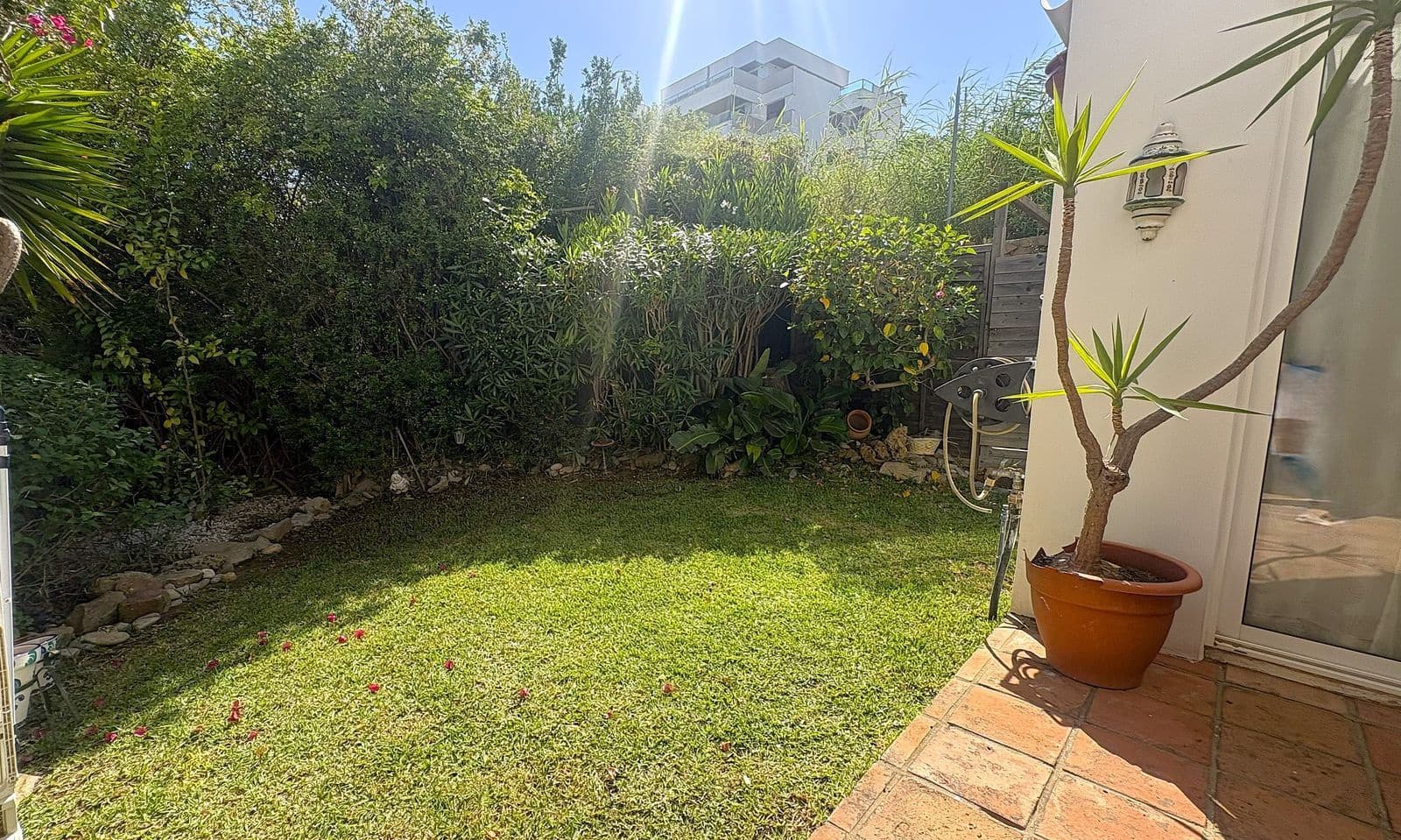 3 makuuhuone Huoneisto myytävänä paikassa Estepona - 345 000 € (Ref: 9894515)