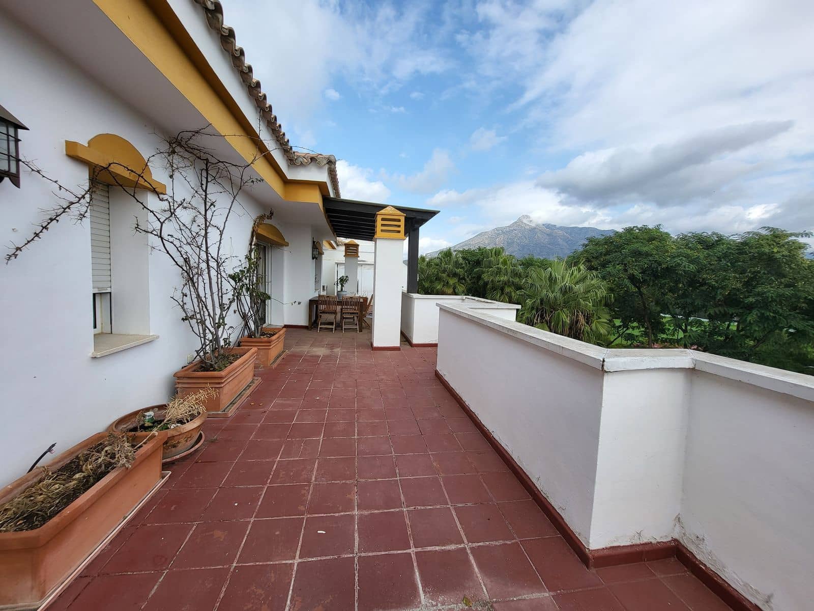 Ático de 2 habitaciones en Nueva Andalucia en venta - 535.000 € (Ref: 9894516)