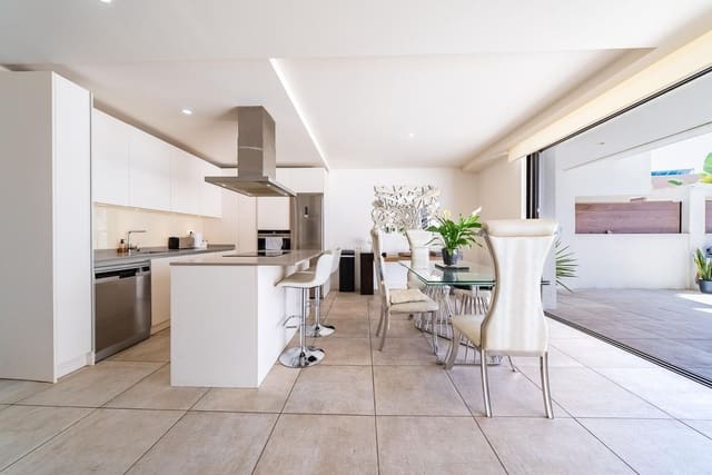 4 sypialnia Dom na sprzedaż w La Cala de Mijas, Mijas - 925 000 € (Ref: 9894518)