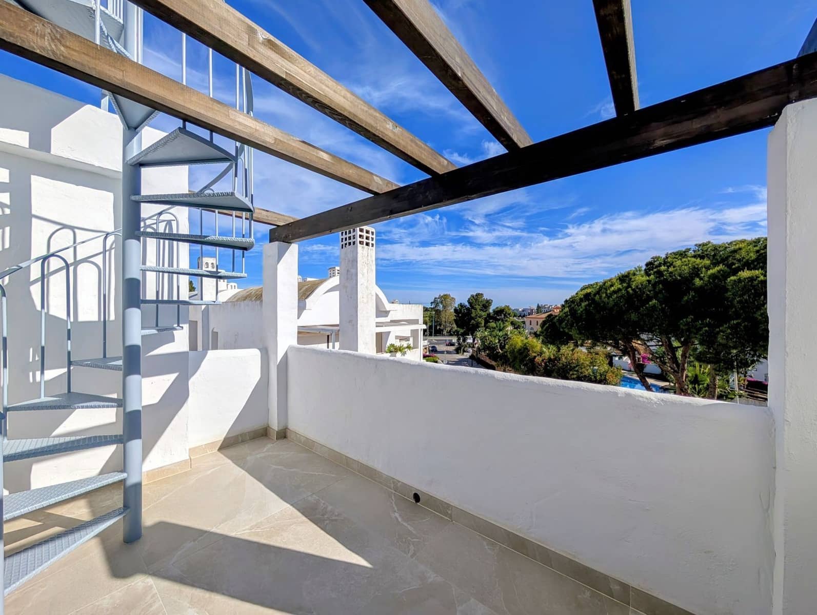 3 soverom Penthouse til salgs i El Paraiso - € 599 000 (Ref: 9894530)