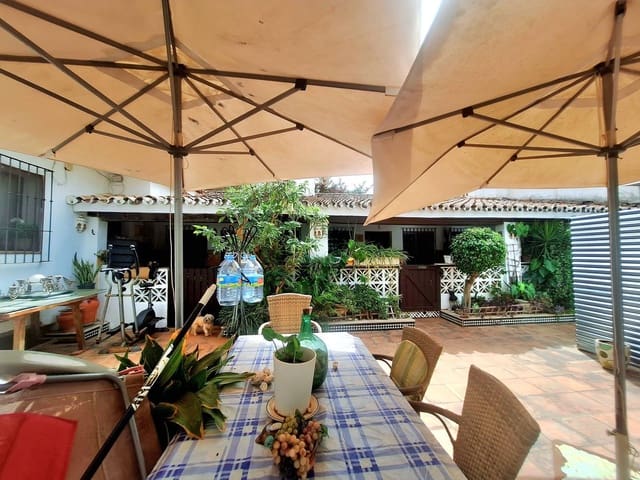 3 bedroom Villa for sale in Costabella, Marbella - € 639,000 (Ref: 9894533)
