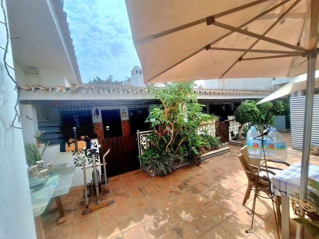 3 bedroom Villa for sale in Costabella, Marbella - € 639,000 (Ref: 9894533)
