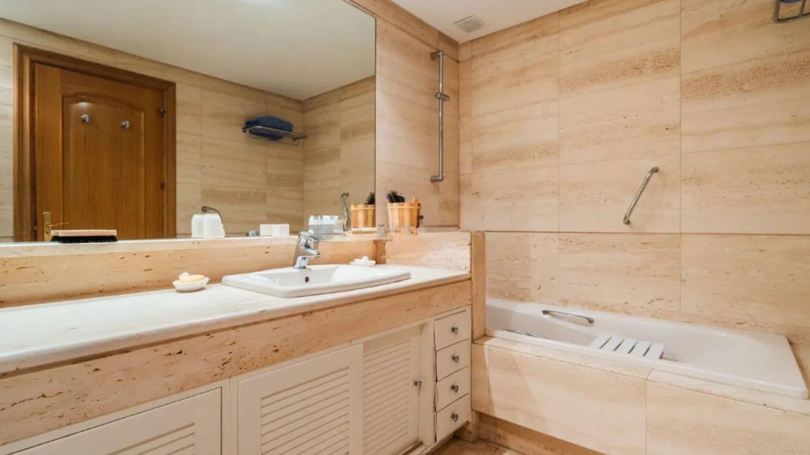 2 bedroom Apartment for sale in Marbella - € 1,020,000 (Ref: 9894536)
