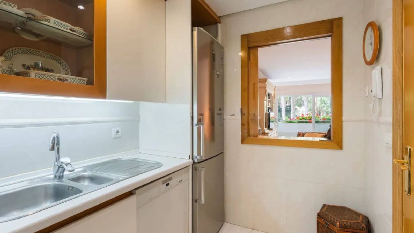 2 bedroom Apartment for sale in Marbella - € 1,020,000 (Ref: 9894536)