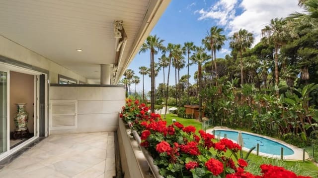 2 bedroom Apartment for sale in Marbella - € 1,065,000 (Ref: 9894536)