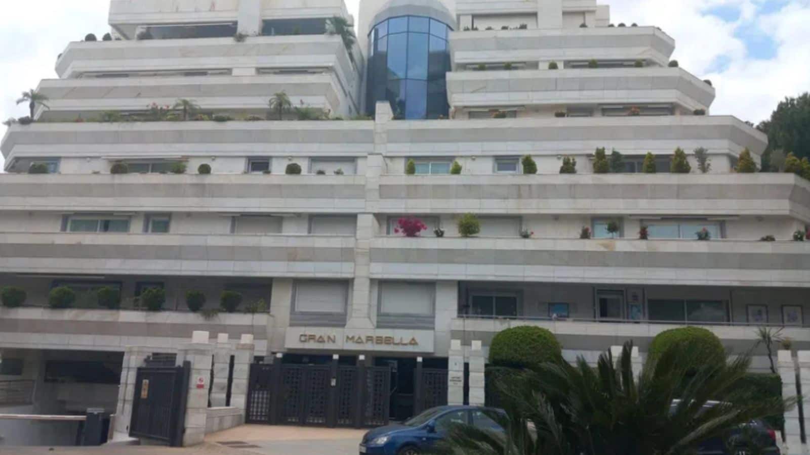 2 bedroom Apartment for sale in Marbella - € 1,020,000 (Ref: 9894536)