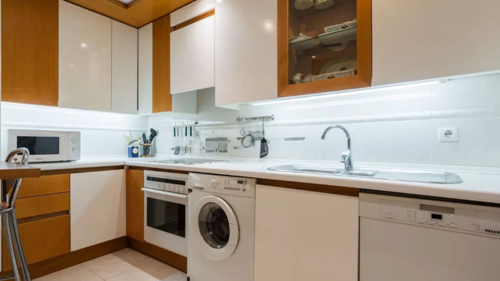 2 bedroom Apartment for sale in Marbella - € 1,020,000 (Ref: 9894536)